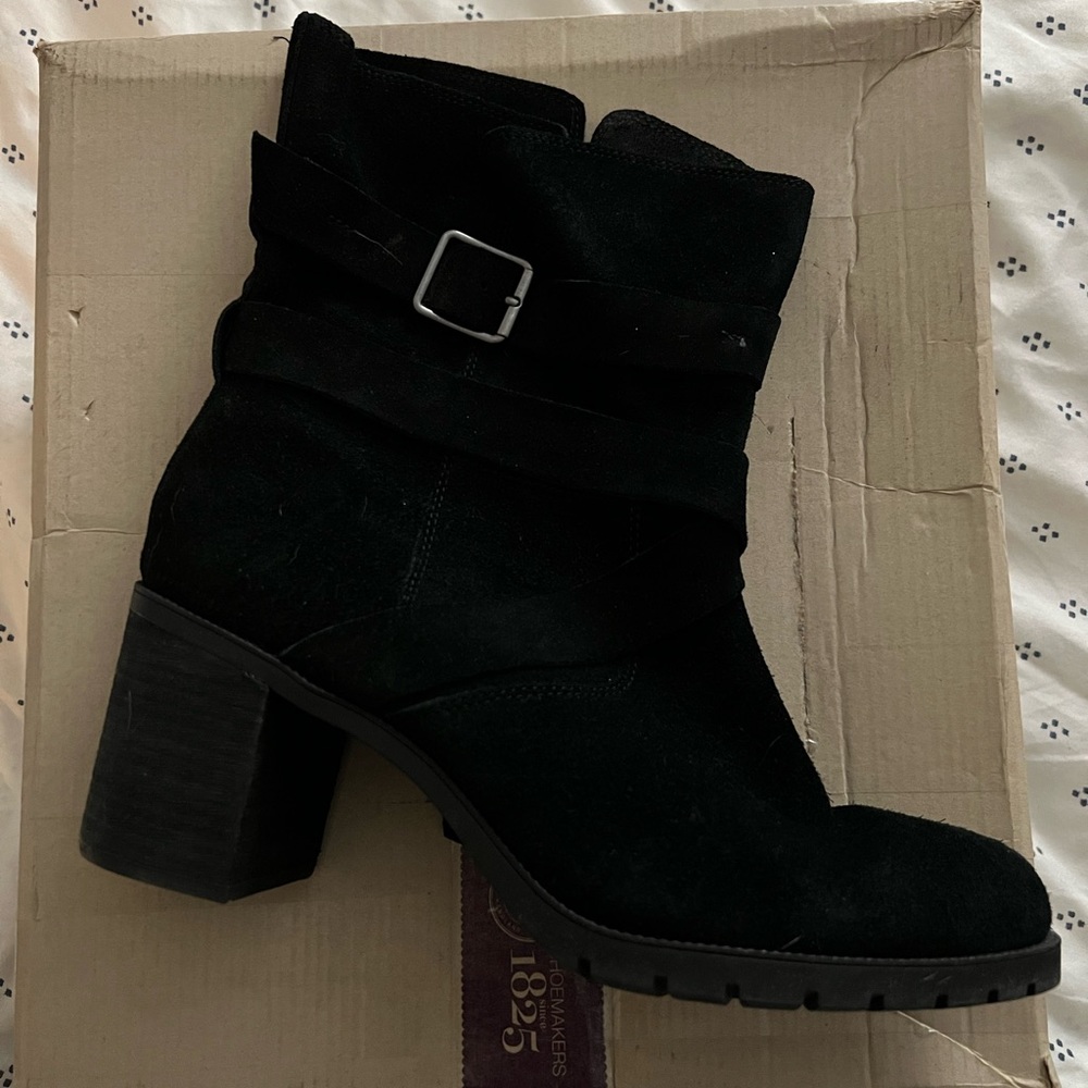 Women’s Clarks Suede Boots Size 11